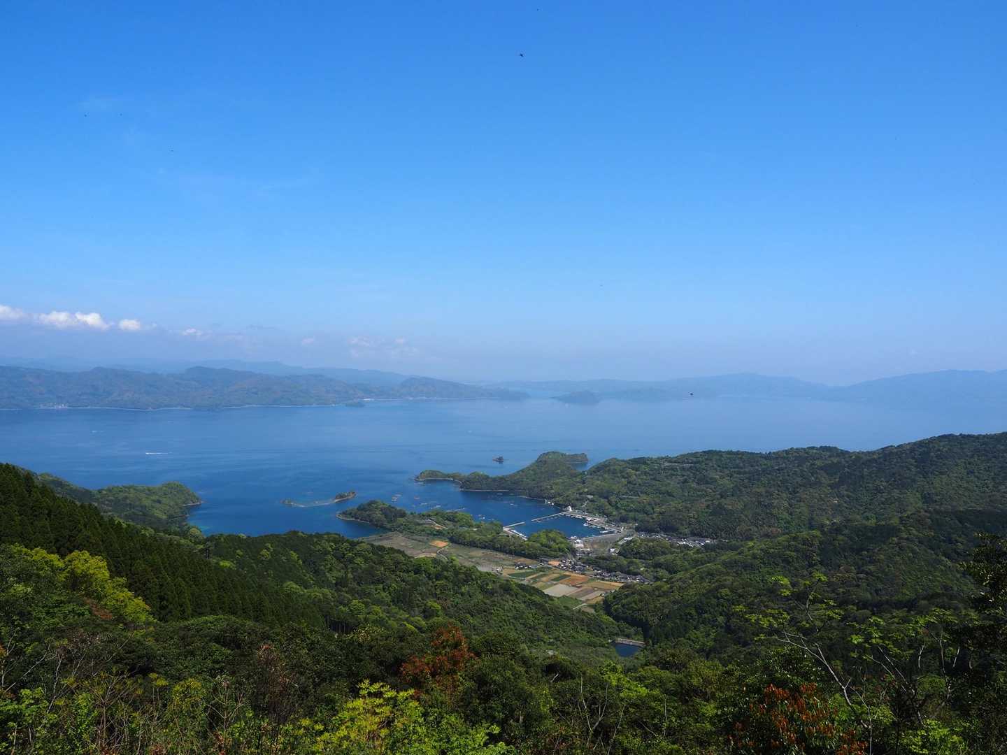 七郎山頂からの眺望
前回来た時は
雲仙方面が見渡せましたが　本日は見えません
冬がお薦めかな