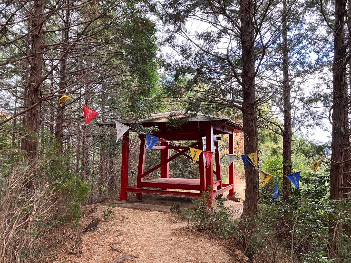ちょっと変わった東家さん🛖
万国旗みたいやん🚩