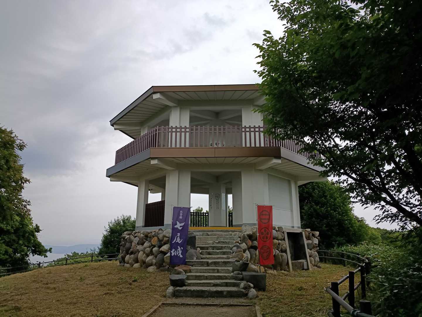 山頂展望台
七尾に掛けて七角形の四阿造るの激ムズ。角度が割り切れないやん😅