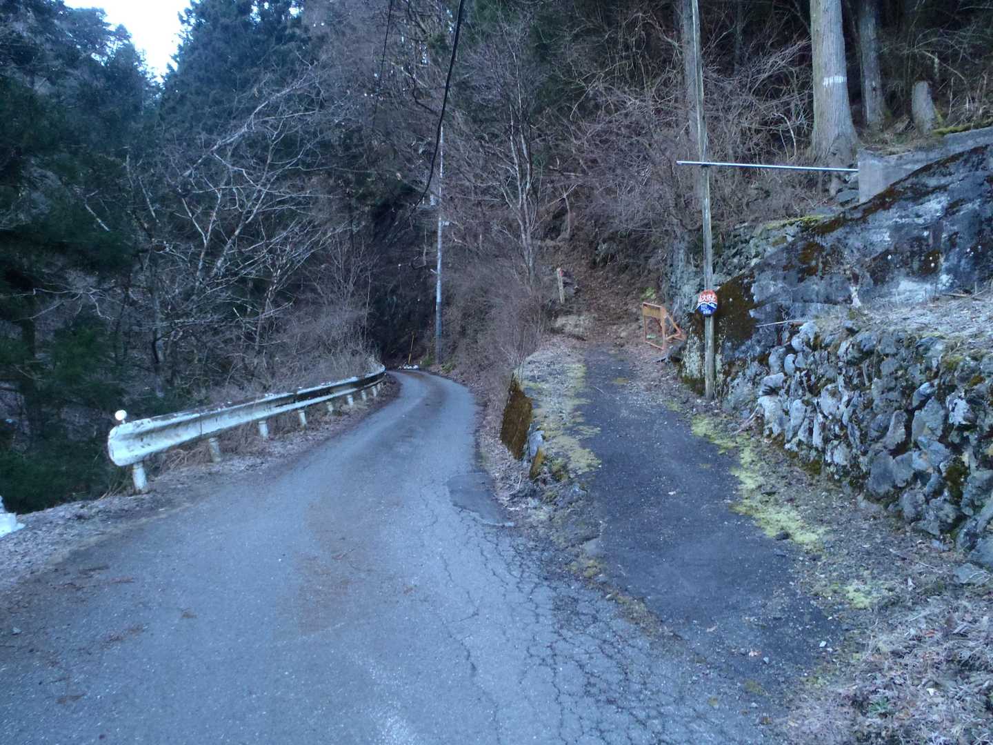 ここは右を上がります。