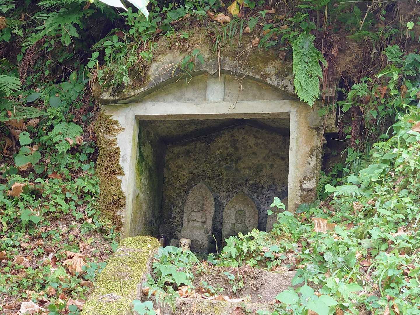 城山へGO‼️
お地蔵様に御参りしてスタート