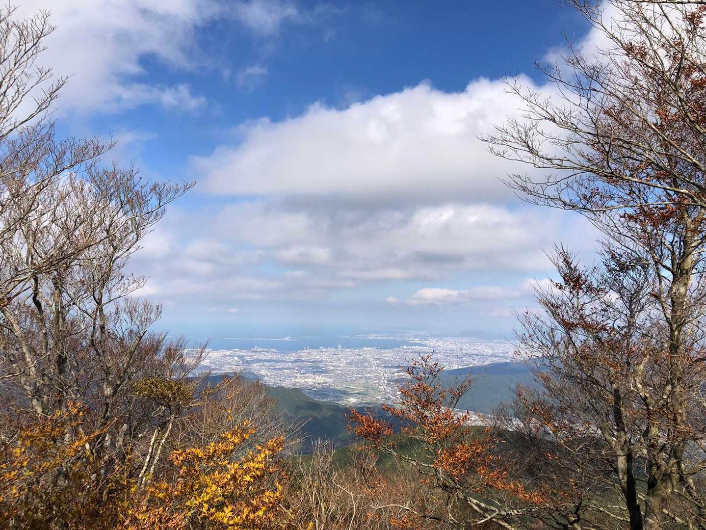 金山⛰山頂より①
福岡市と博多湾がこんな近いんか〜💡