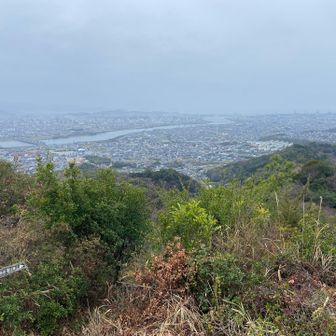 もくもくくも。下山します。
