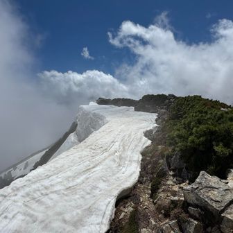 ここからすぐだから行けそうだけど
今の気温は20℃ 
ここにいるのは私だけ
来た道を戻ります