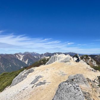 北燕岳の山頂でおやつタイムです！