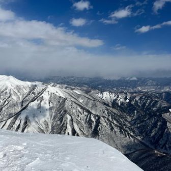 山頂ですがロープウェイ方面はまだ天気大丈夫です。