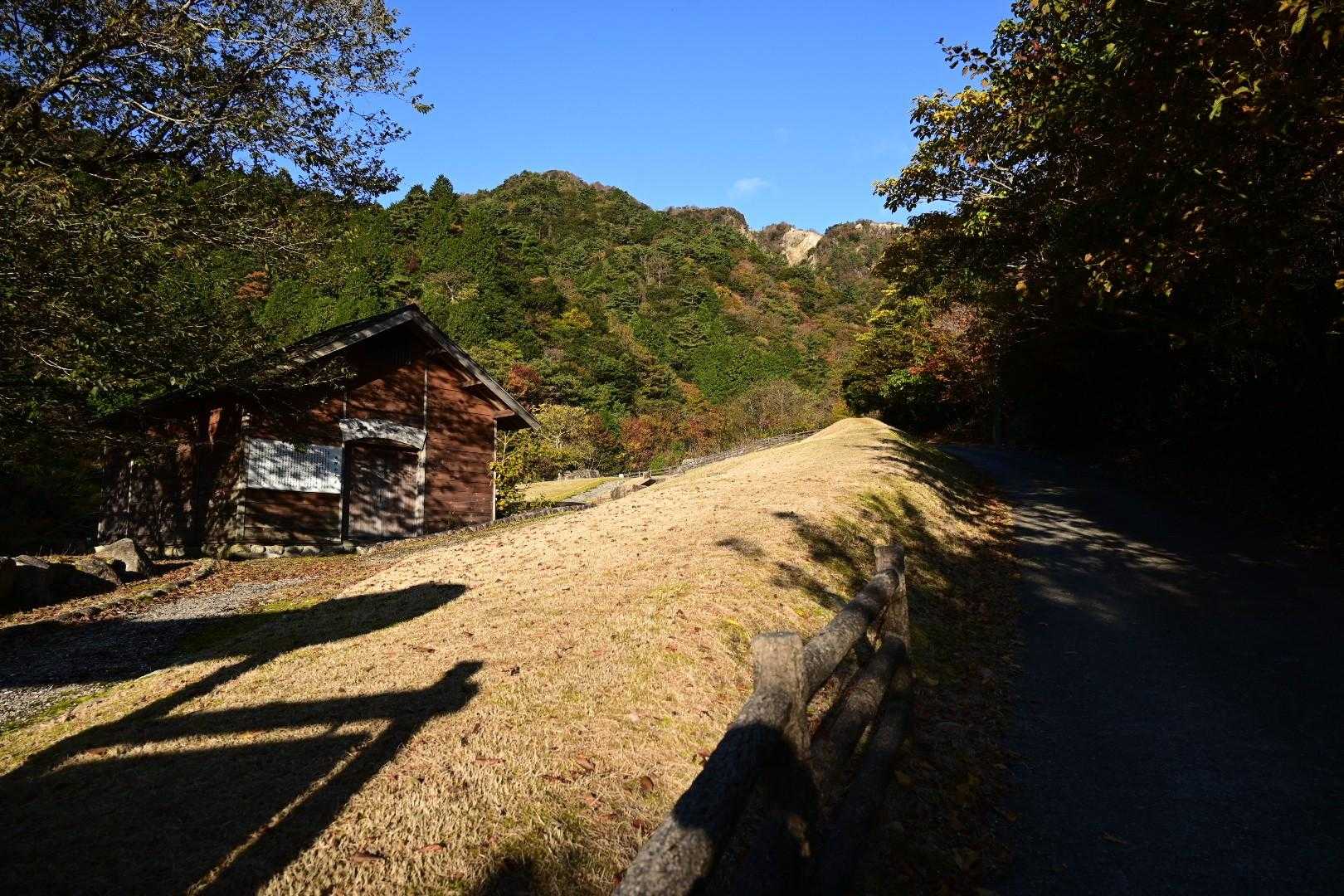 朝明の駐車場に三重県警とボランティアの方より装備、行き先聞かれました。
上高地と言ったら通じたみたいです😃