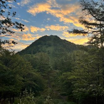 朝焼けの笠取山