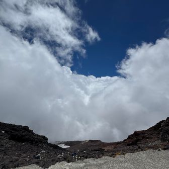 静岡方面も雲で見えず☁️🥲、代わりに雲海は綺麗😁👍
富士山は6回登って展望があったのは1回だけ😅