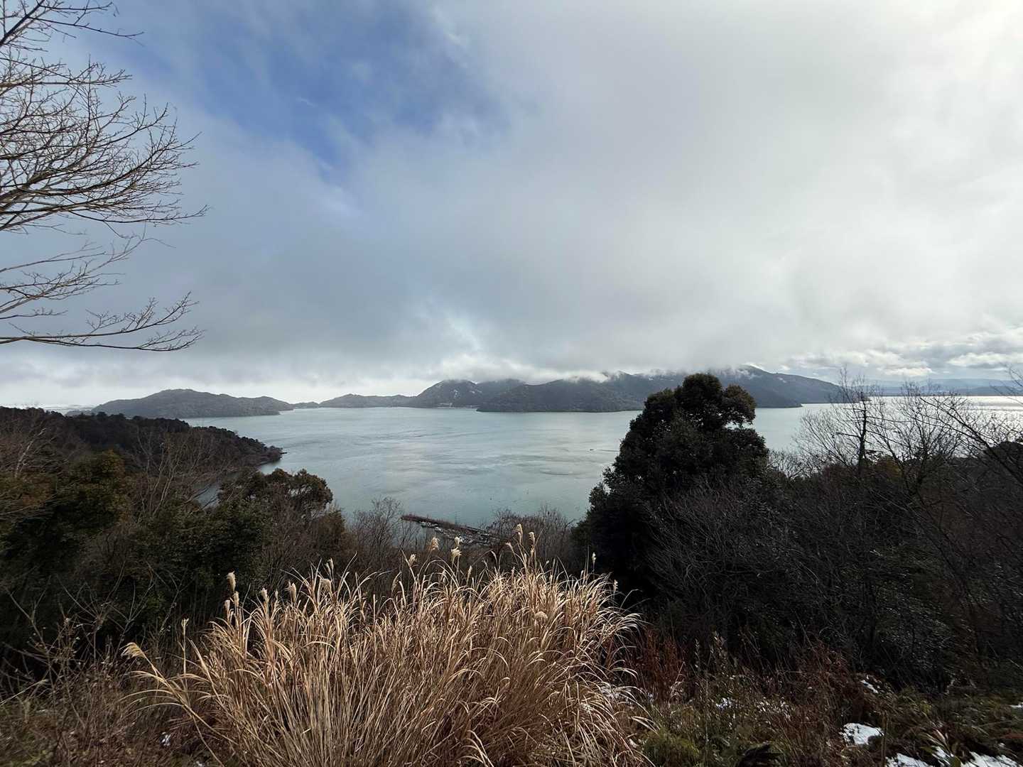 晴れたり雪降ったり。
