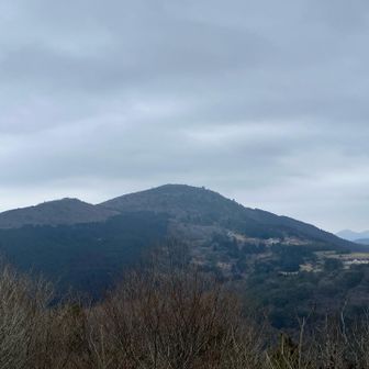 登ってきた羅漢山と小羅漢山