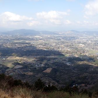 見晴らしが良く休憩します田川市方面を望む