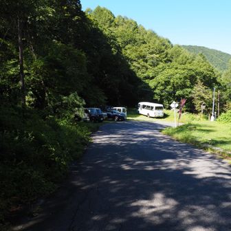 駐車場🅿️に帰還
これから登る人がチラホラ
もう暑いよねぇ🥵
私はノンビリ下道で帰りました〜