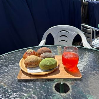 高見石小屋の揚げパン＆こけももジュース