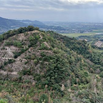 なるほど、ピラミッドだな。今日は見るだけ。後は小茶臼山に登って終わりにするか。