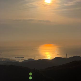 寄り道　あの山へ行ってみた。(太陽が登ってた方の山)やっぱりこっちのが絶景やった