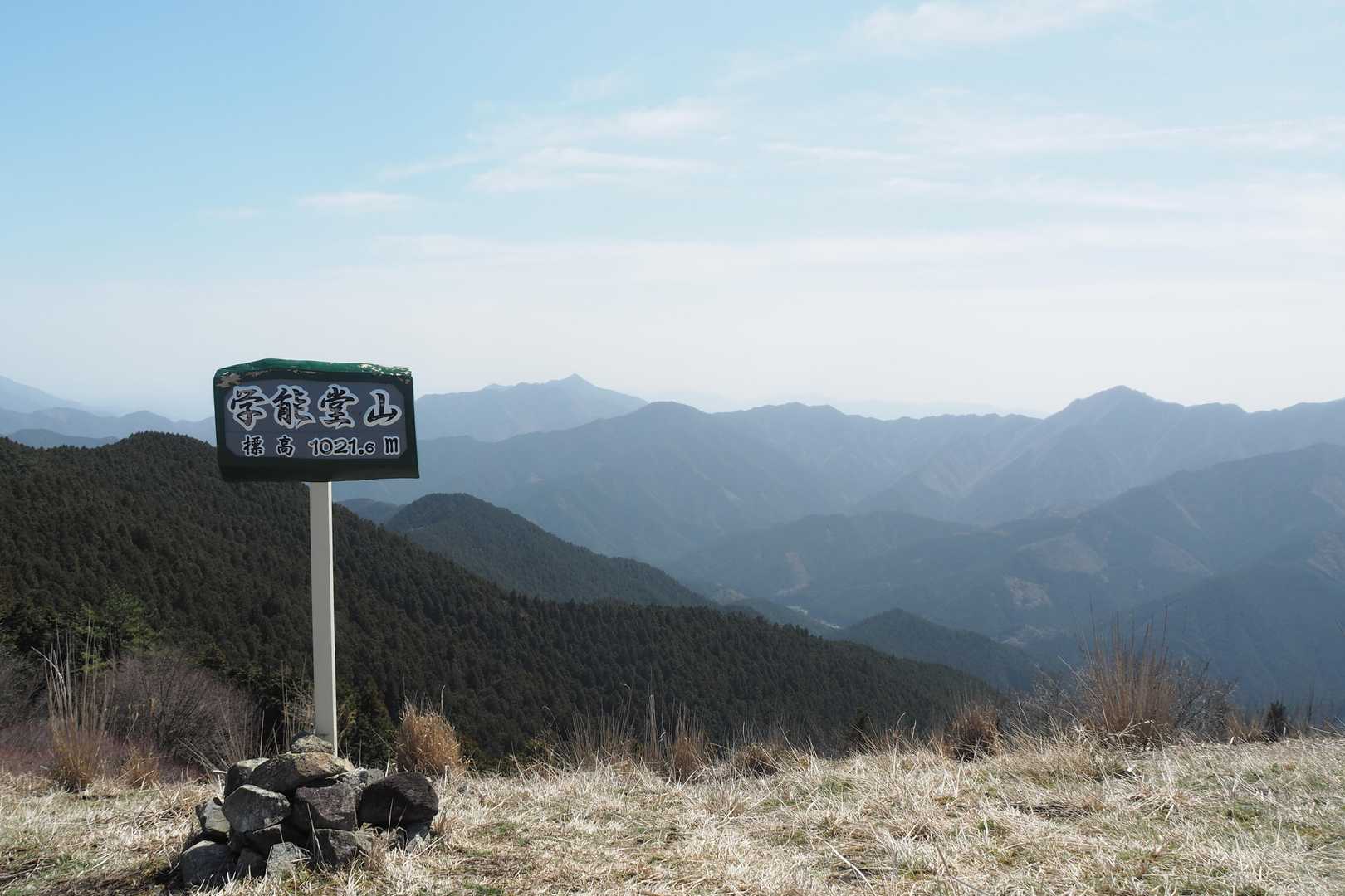 学能堂山山頂到着
山頂一帯は遮るものが無い360°パノラマビュー
