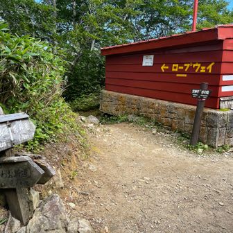 熊穴沢避難小屋