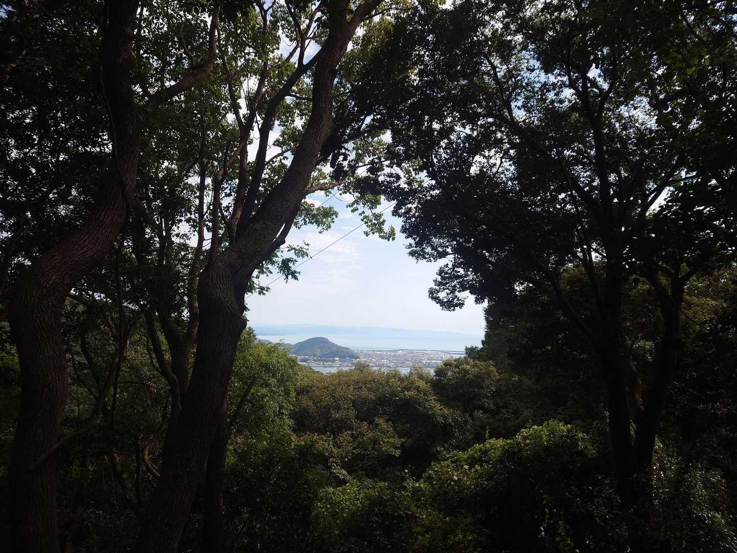 いつもの窓から、って、久々に大平山と愛宕山にも行きたいねぇ