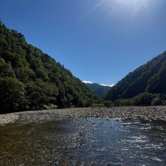 最後の渡渉
ずっと暑かったので渡渉が気持ちよく、この頃になると皆んな歩くのが慣れてきました