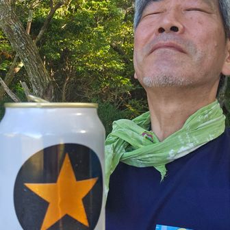 ２本目飲む
あ～、夜間に備え、Gたまぴこdお揃いの長袖Tシャツへ着替えました
dちゃんは似顔絵上手なんです🎵