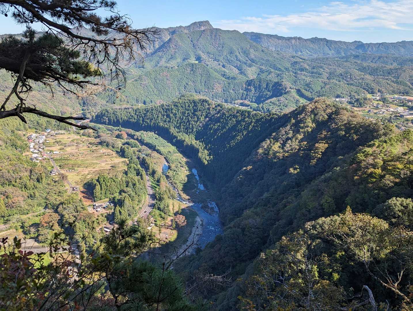 鷲の巣山登山口-鷲の巣山 往復コースの写真