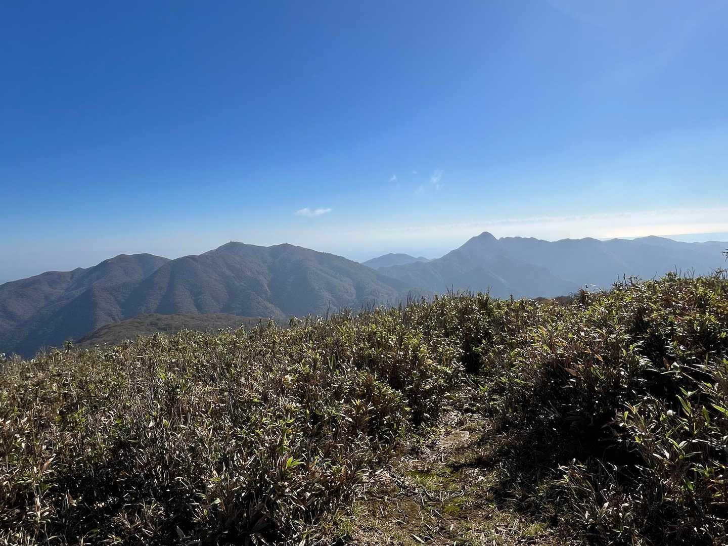 鎌ヶ岳右　御在所岳左