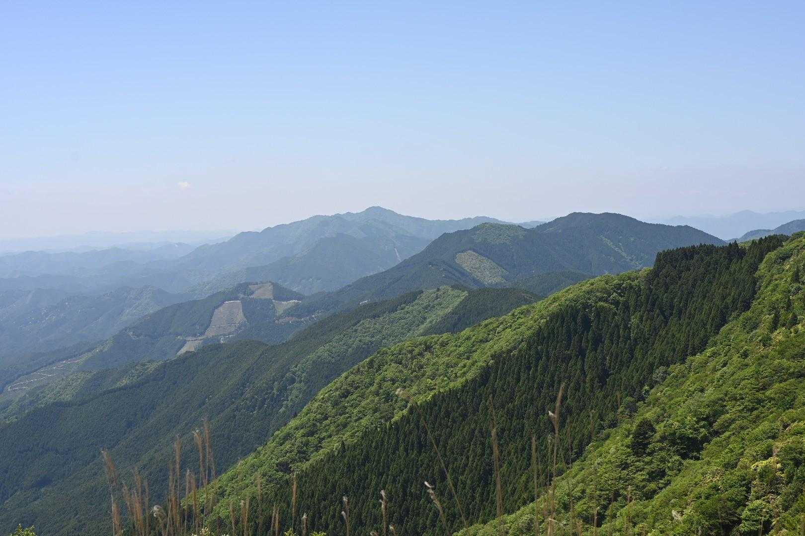 笠形山を望む