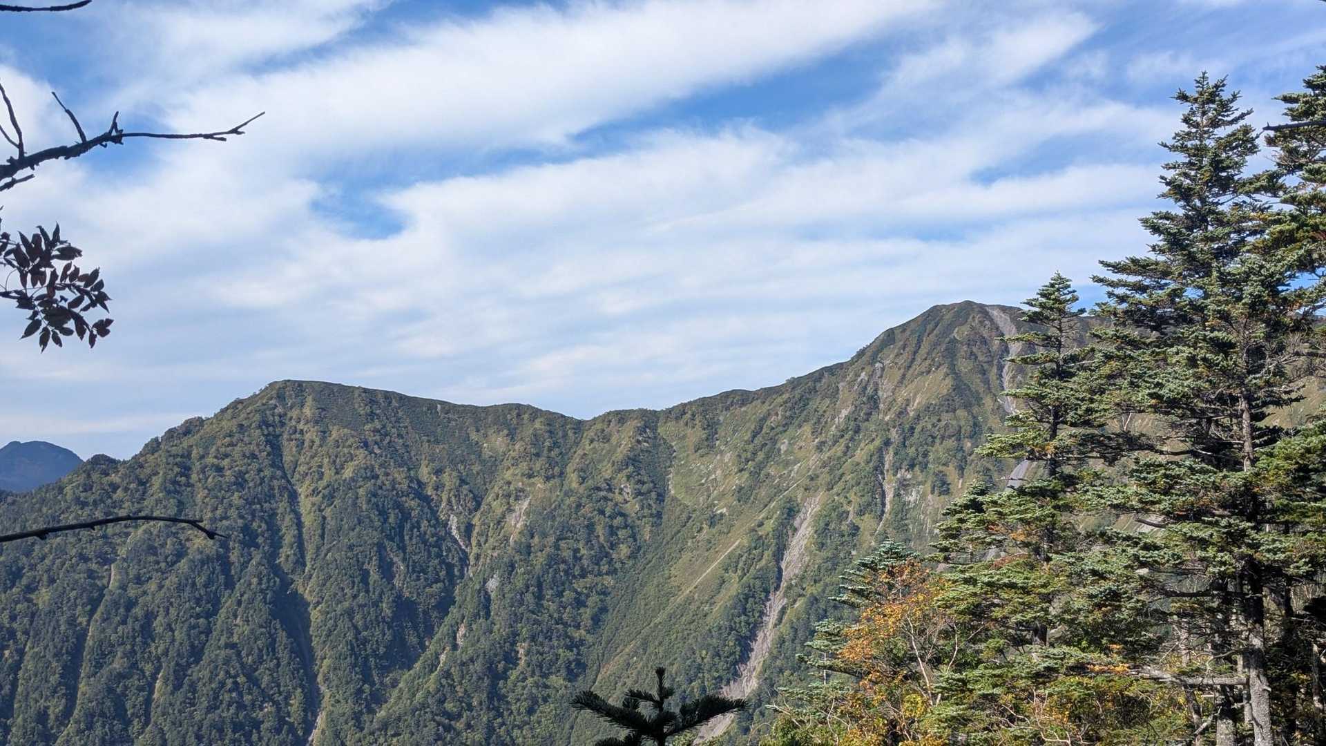 ギリ見えてるのが、たぶん霞沢岳⛰️かな🤔
