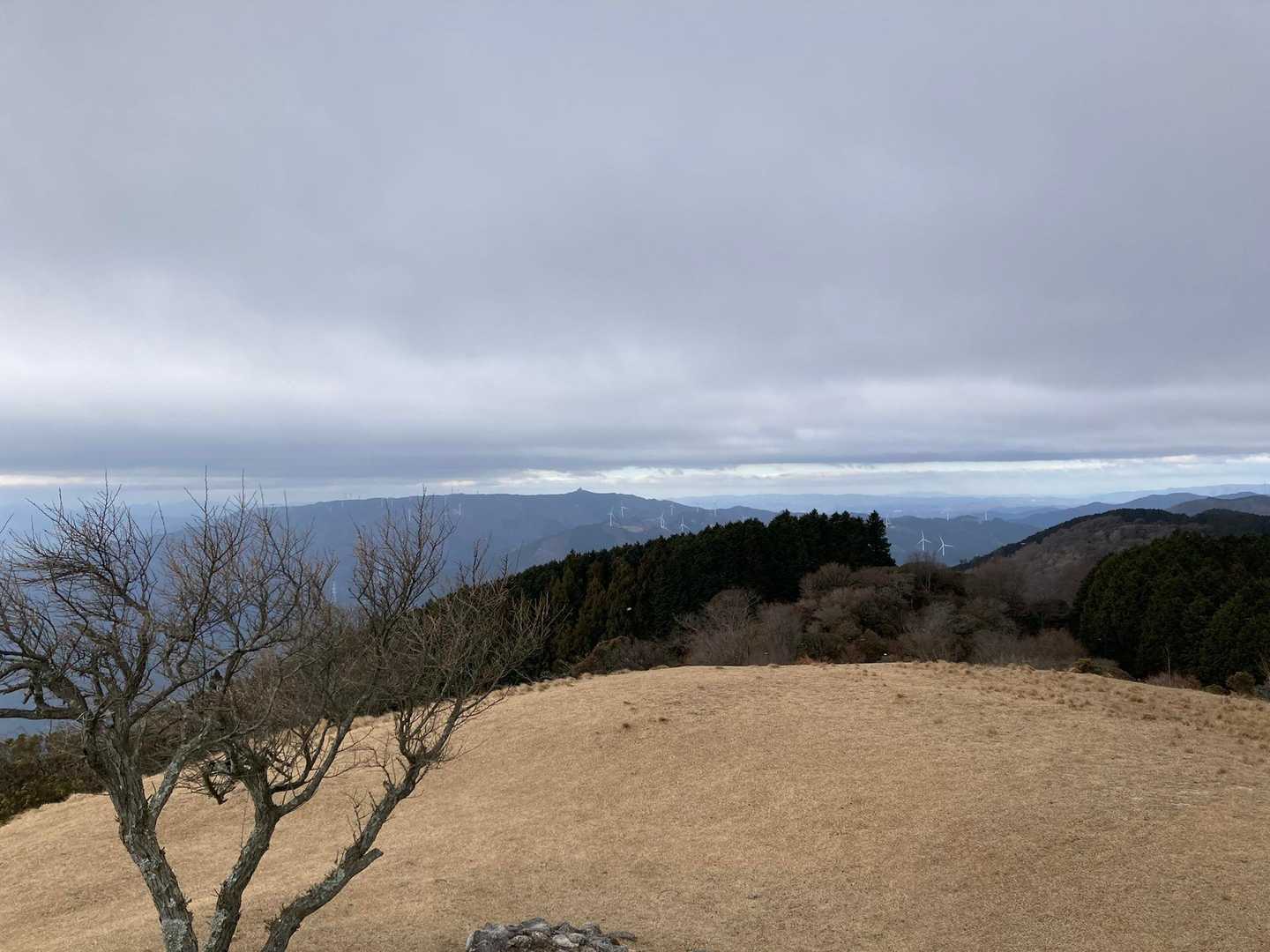 西

笠取山と、風車群