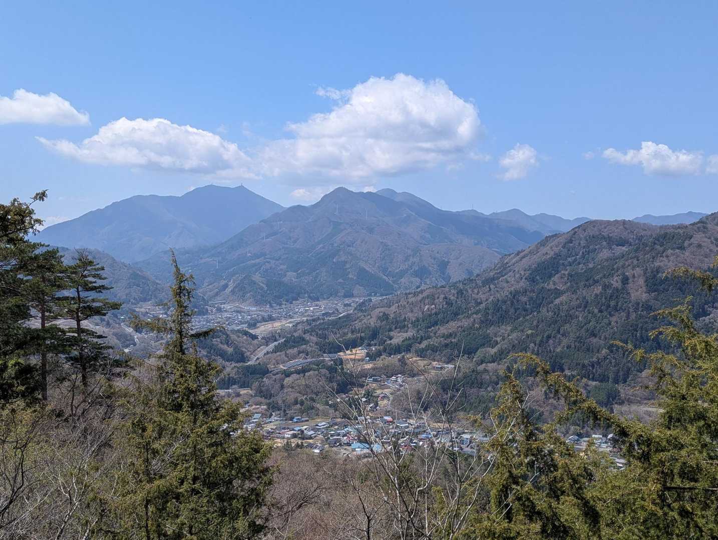 上真木バス停-大神社-お伊勢山-花咲山登山口-花咲山-叉平 縦走コースの写真