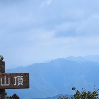 小津権現山、花房山
その奥は平家岳あたりかな？