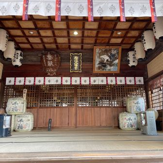 参拝🙏
馬に乗った武者の絵が飾ってある😃