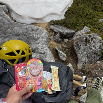 ガスバーナー、カップヌードルを持って来たのにコッヘル忘れた…
仕方なし非常食を食べる
