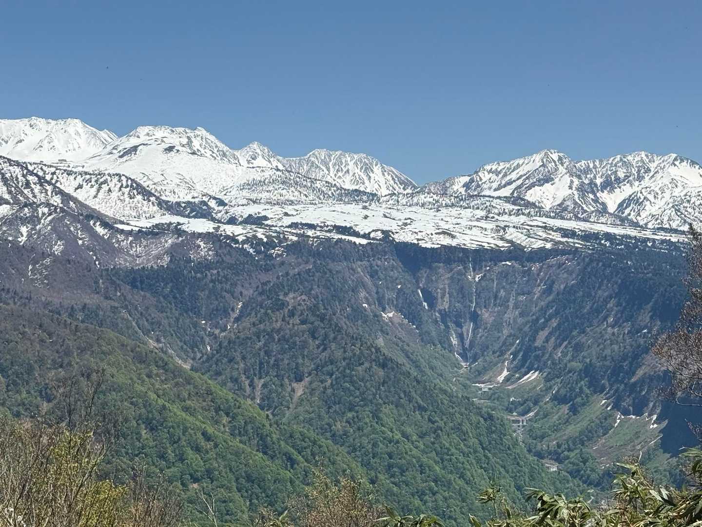 弥陀ヶ原を中心に
雄山〜龍王岳〜鬼岳〜獅子岳〜ザラ峠〜鷲岳〜鳶山
また歩きたい😍