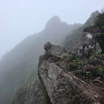 少しだけガスが抜けた山陰のマツターホルン(笑)良くあるある...
この後、スマホ📱雨☔に濡れ作動せず...
