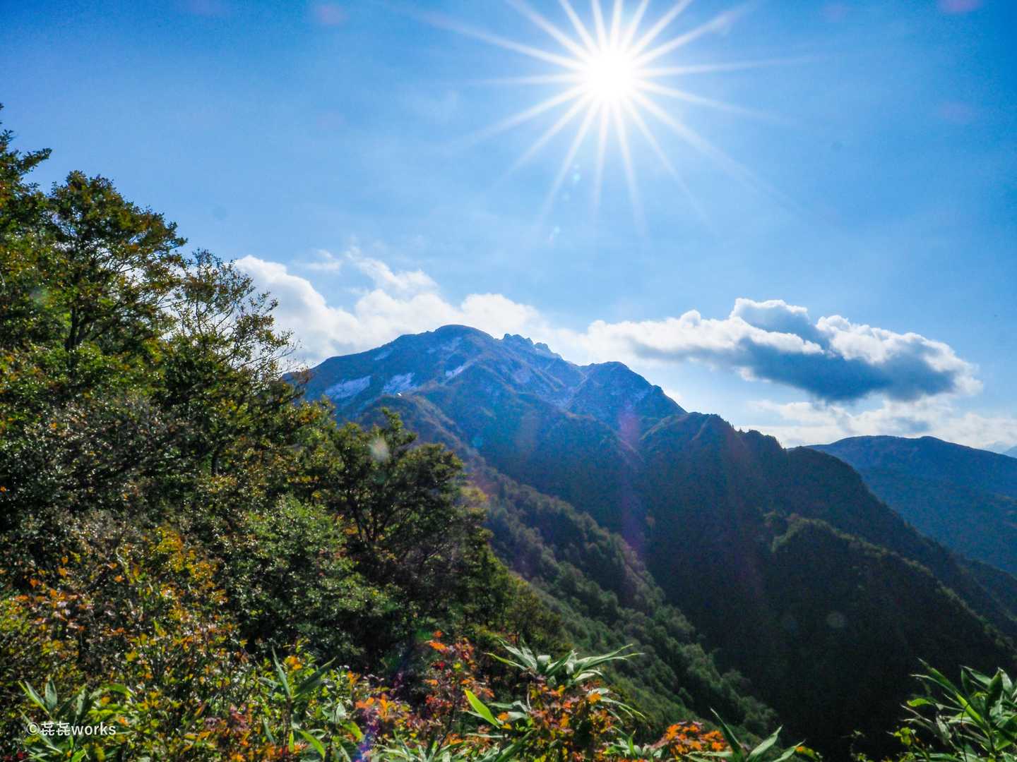 この時点では八ツ峰がハッキリと。あそこまで登るの？って気もしますが・・・