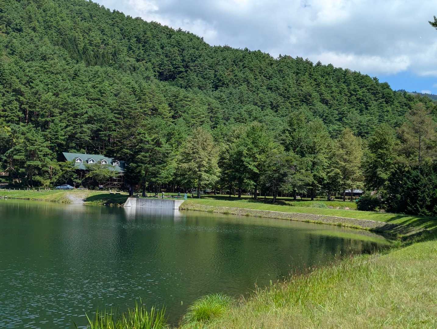 蓼ノ湖です。日向は、暑い🥵
泳いでいたと思われる異国の男女👫は、既にいませんでした。