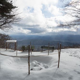 お正月の準備も雪化粧