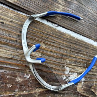 タイトル画像にもあったこれですが、
よーく見てください。
レンズ片方無いんです😱
下りでかけて行こうとして、左右の見え方がおかしいと見てみると…
登り少しペース上げて登っていたので暑くなってサングラス外して小物入れの外にかけておいたらいつの間にか外れてどこかへ(T_T)