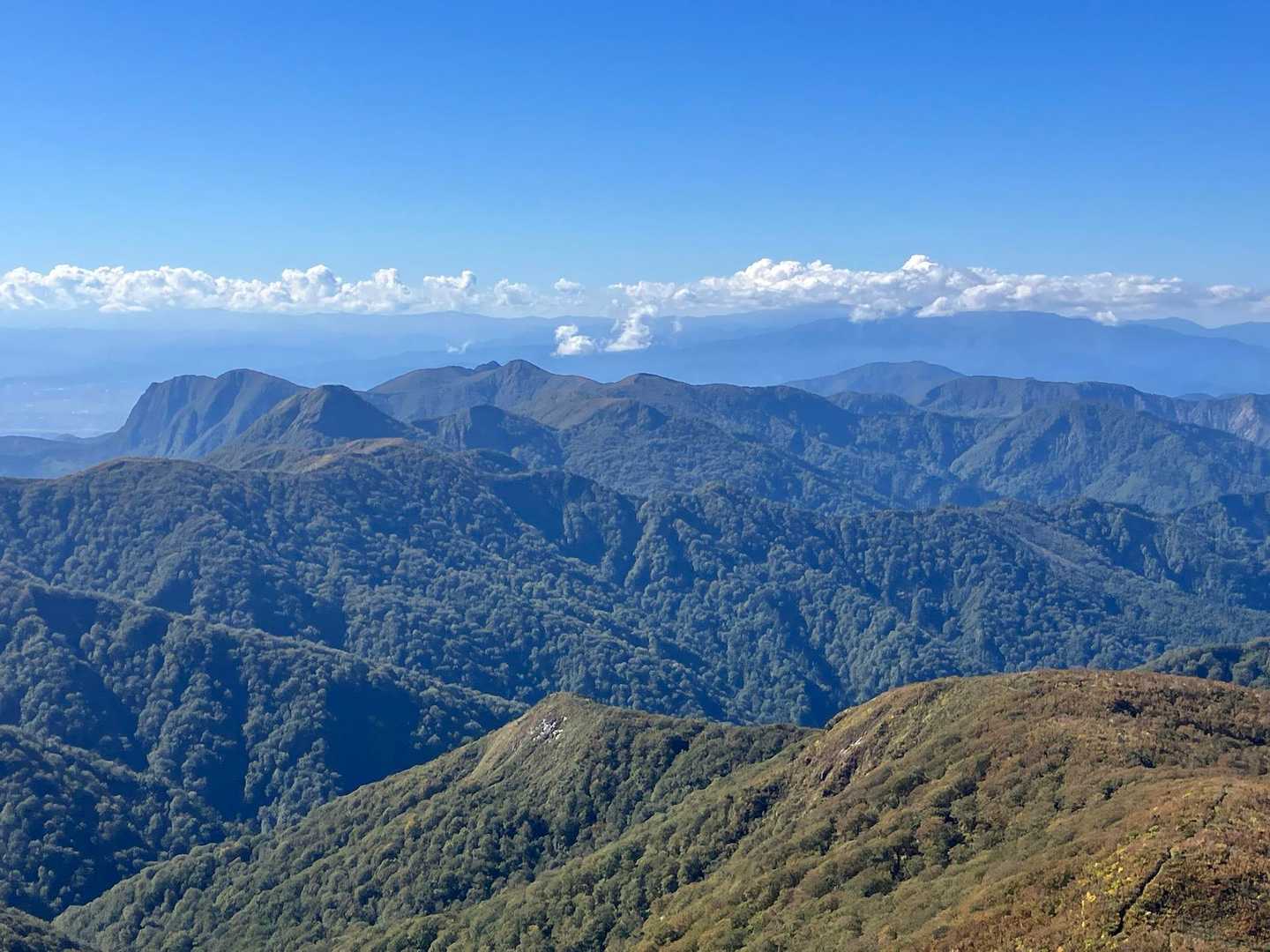 西側の山々、左のお山が気になる👀