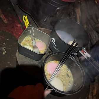 白味噌のお雑煮紅白餅入りと写真ないけど、ラーメンも