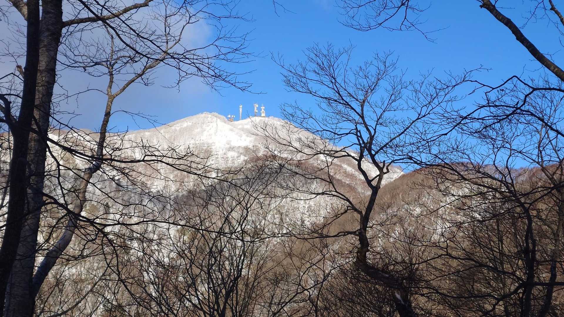 山頂の鉄塔
