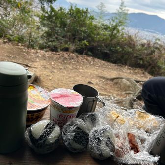 景色を見ながら
ベンチでお昼ごはん