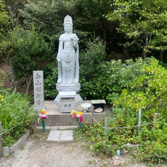 宗教はよく分からんけど、山の上に作った努力は凄い