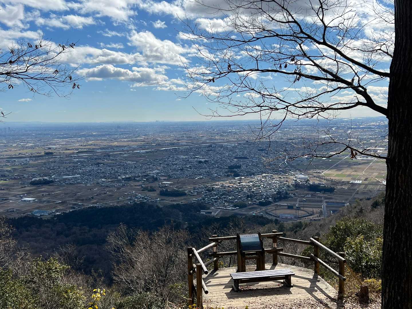 山頂の南側にテラスが…