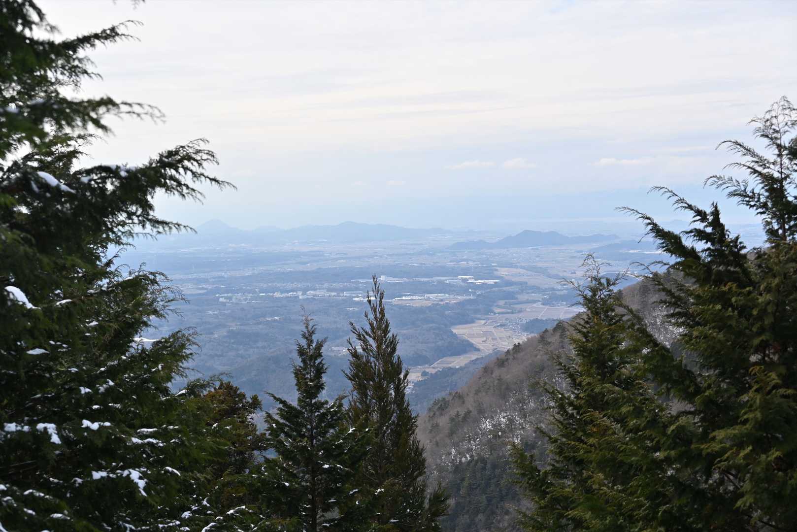 一時間近く寛いだので下山します。
