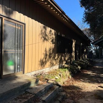 山頂からほんの少しいったところにある建物　少し前までユースホテルだったらしいけど？薪で炊くお風呂がお外にあったょ