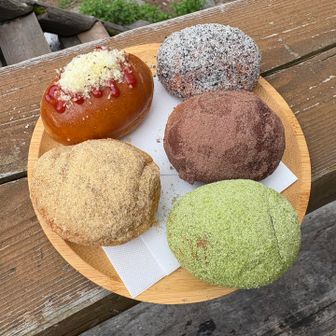 5個セットでの販売。特にきな粉、チーズが美味かった