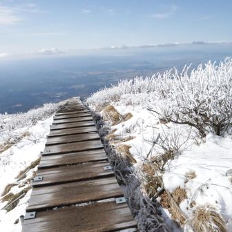 チェーンを付けたり外したりしながら下山開始